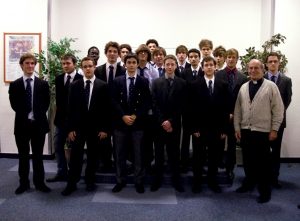 Secondaire
Tuteurs :
- Warren PEZE : 2de et 1re
- Perrin LEFEVRE : terminale